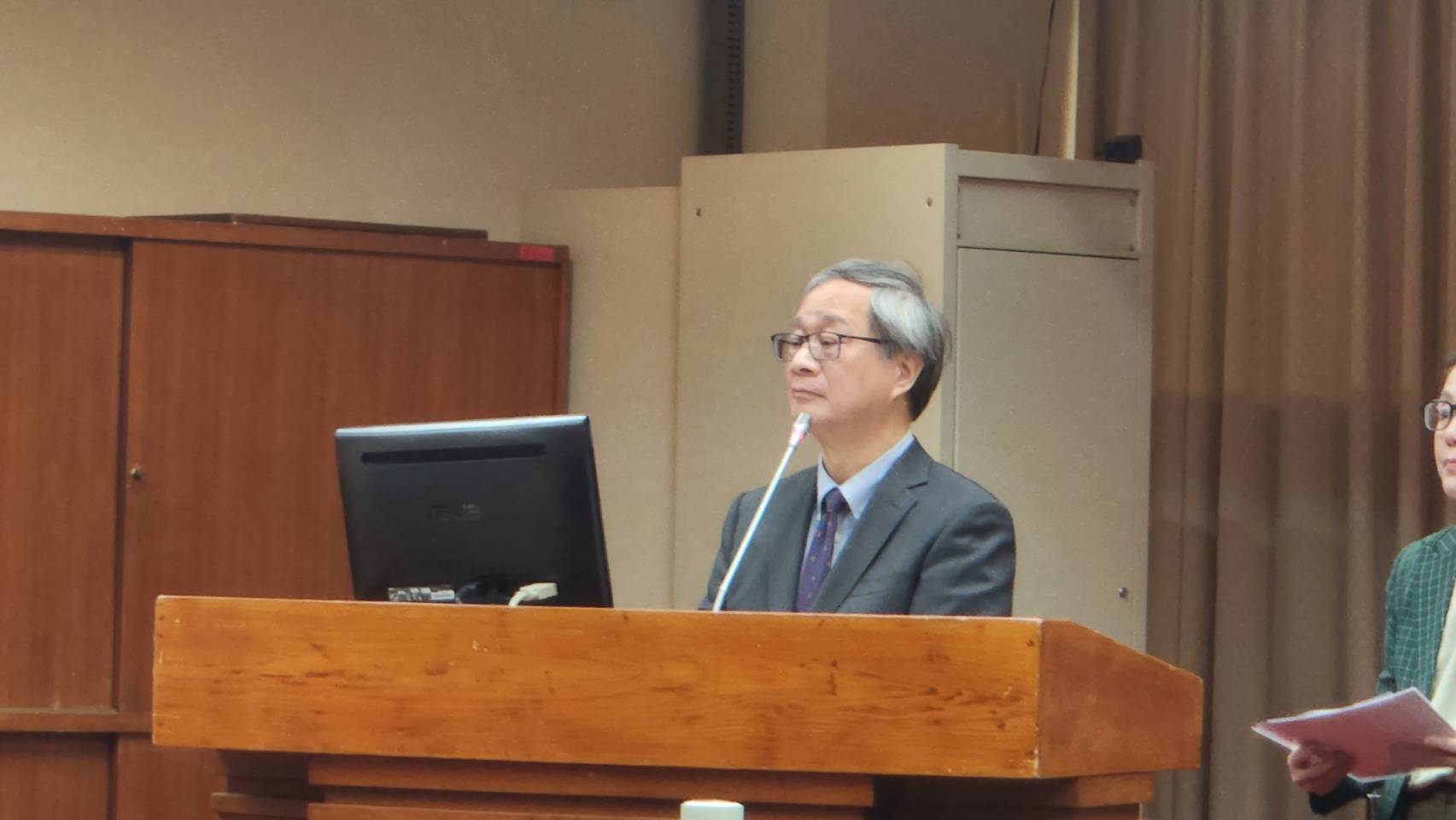 中正紀念堂三軍儀隊是否會移到自由廣場？文化部長李遠3日表示，目前尚未定案，但不會撤掉，也不會讓儀隊日曬雨淋。(江昭倫 攝)