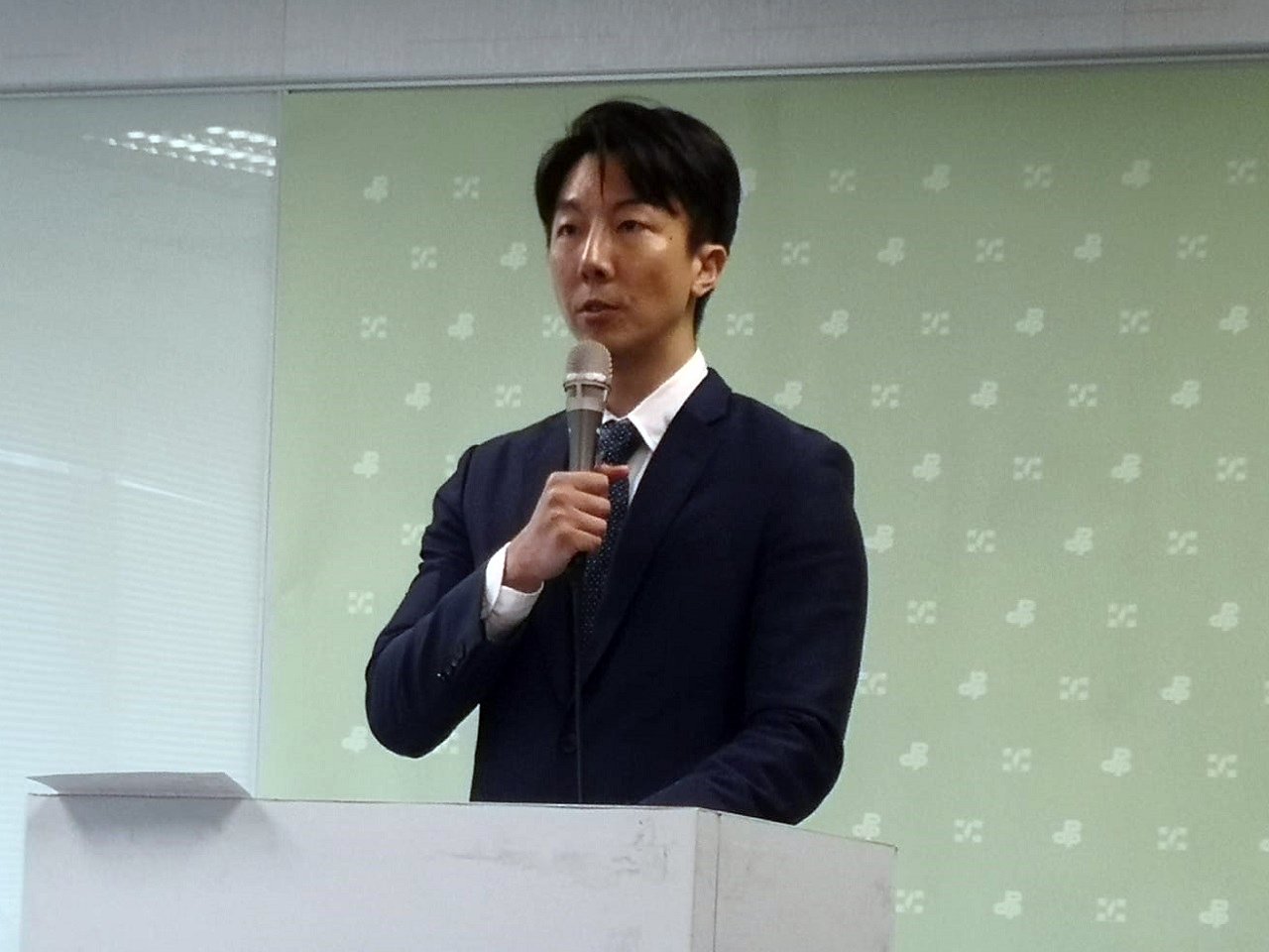 民進黨發言人吳崢3日對澎湖漁船一事表示，陸委會、海巡署等單位都已做出說明，呼籲中方儘速放船、放人。(劉玉秋 攝)