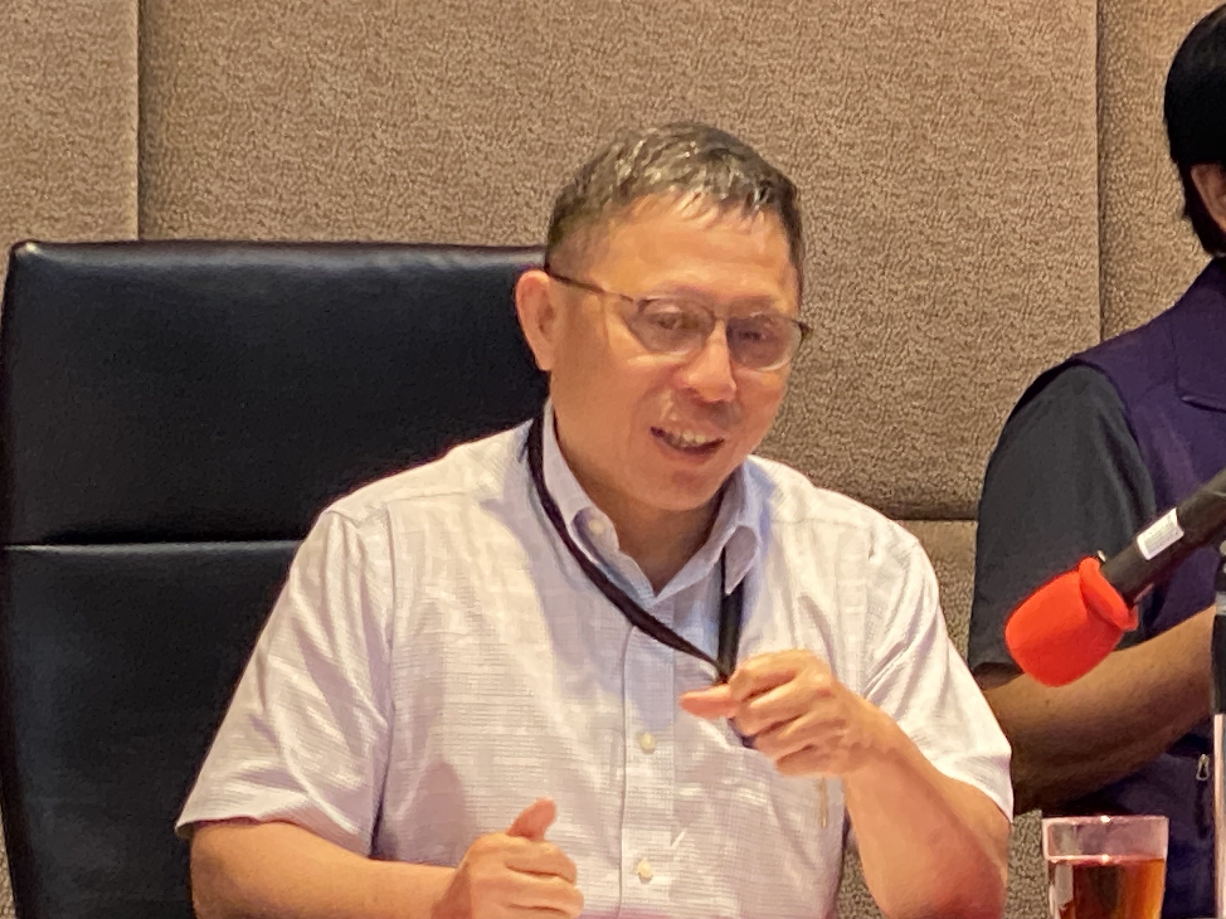 針對新華社盯梢政論節目疑案 NCC主秘黃文哲3日回應表示，由於此事迄今僅限傳聞，並無具體檢舉案，因此難以展開調查。(吳琍君 攝)