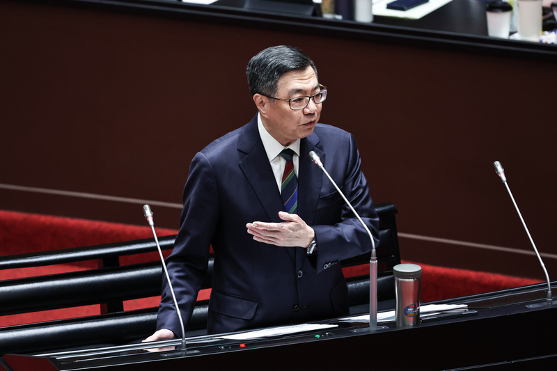行政院長卓榮泰指出，政府已在討論如何增加彈性計算加權分數，放寬雇用外籍家庭幫傭的限制，預計下半年做出決定。(圖：中央社)