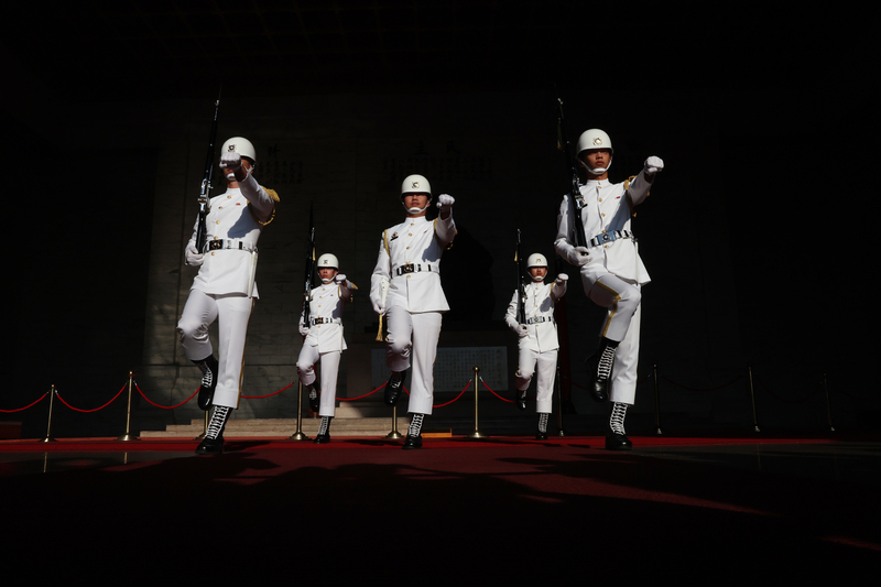 7月15日起，三軍儀隊移出中正紀念堂大廳 。(資料照片/中央社)