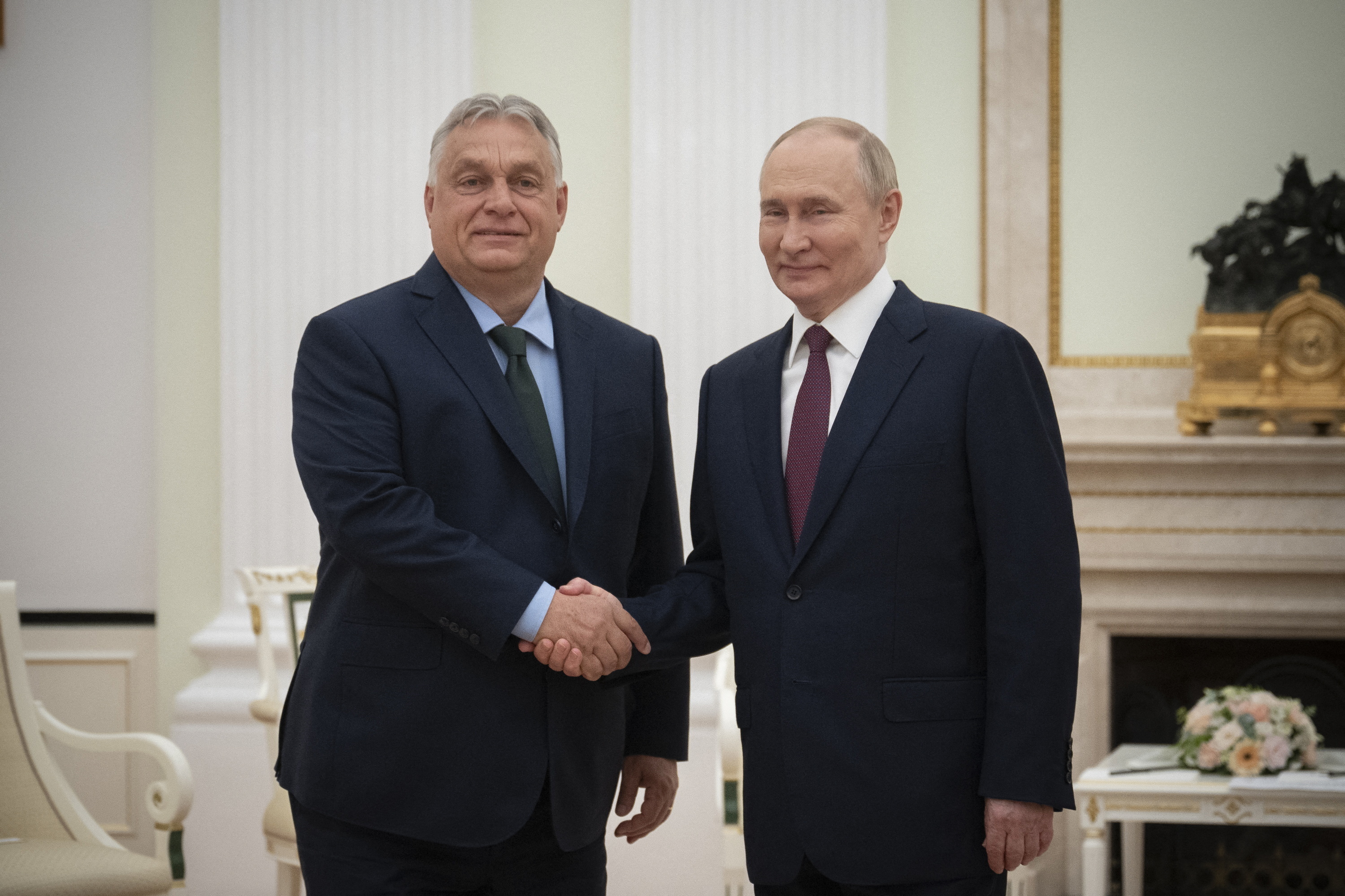 匈牙利總理奧班(Viktor Orban)5日抵達莫斯科，與俄羅斯總統蒲亭(Vladimir Putin)舉行會談。(AFP)