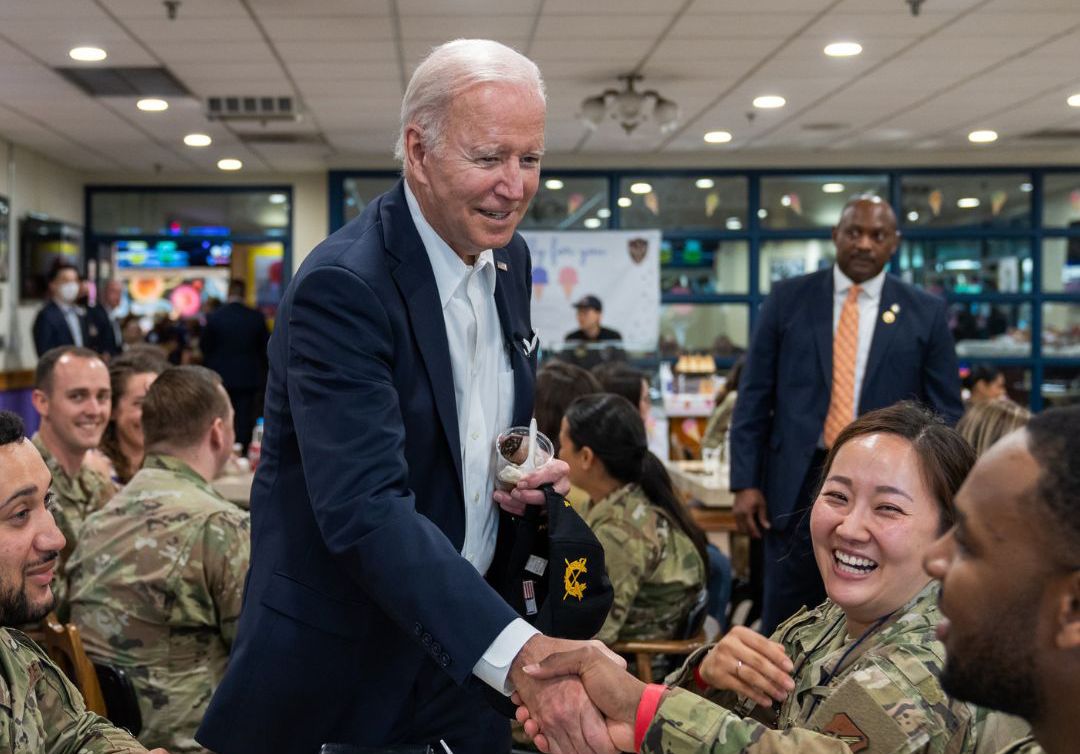 美國總統拜登在白宮主持獨立日慶祝活動。(X平台)
