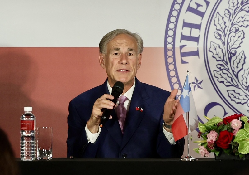美國德州州長艾波特7日在台北宣布成立德州在台辦事處並簽署經濟發展合作意向書。(圖：中央社)