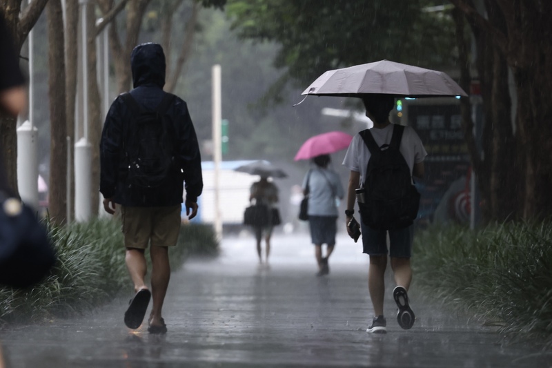 夏天雨水多 台港兩地怎麼渡過下雨天？ episode artwork