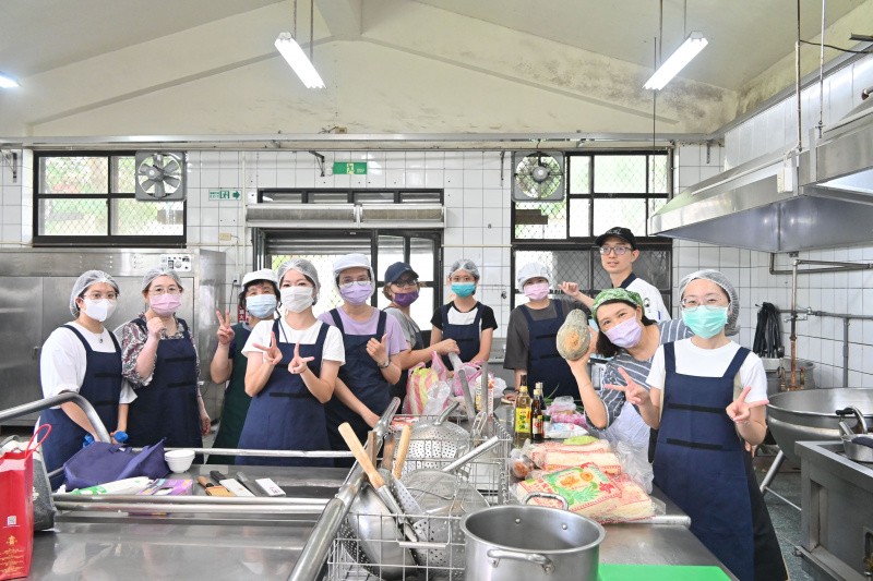 大享食育協會研究員王章逸表示，今年暑假將舉辦「偏鄉學校廚師培力工作坊」以及「永續飲食生活營」，講師陣容包含5組歷屆學校午餐大賽冠軍、亞軍獲獎團隊。(圖:王章逸提供)