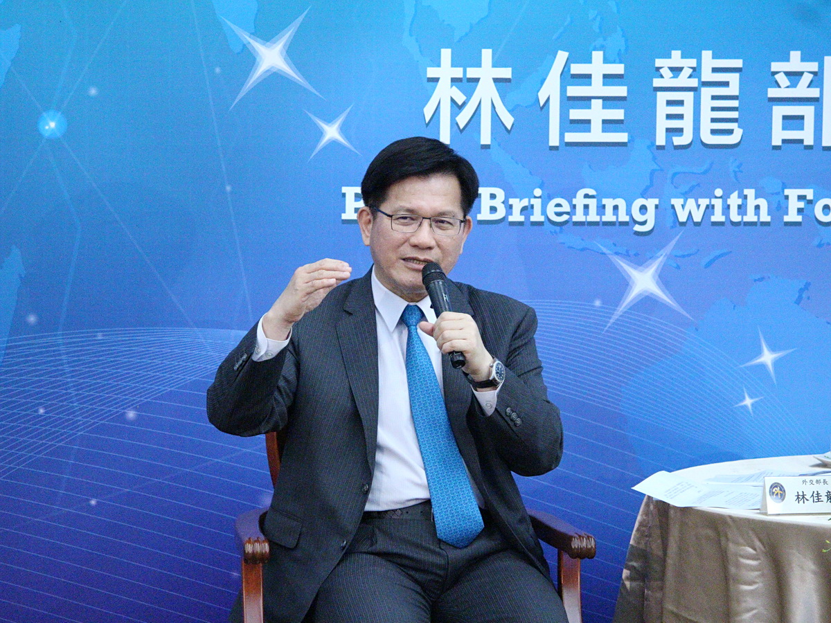 媒體報導指駐斐濟代表陳盈連疑涉公款私用，外長林佳龍10日表示，上任後已對此展開詳細調查，並將調查結果移送廉政署 (央廣記者王照坤 攝)