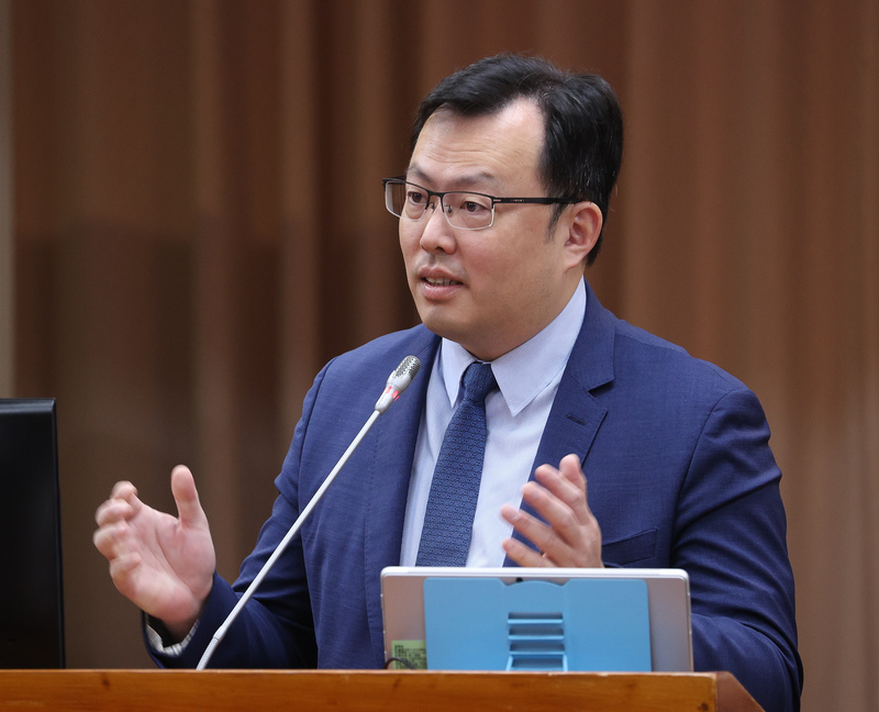 體育署長鄭世忠重申，林郁婷選手的確天生就是女性，參賽資格沒有問題，也希望保障更多台灣女性拳擊手參賽權益。(圖：中央社)