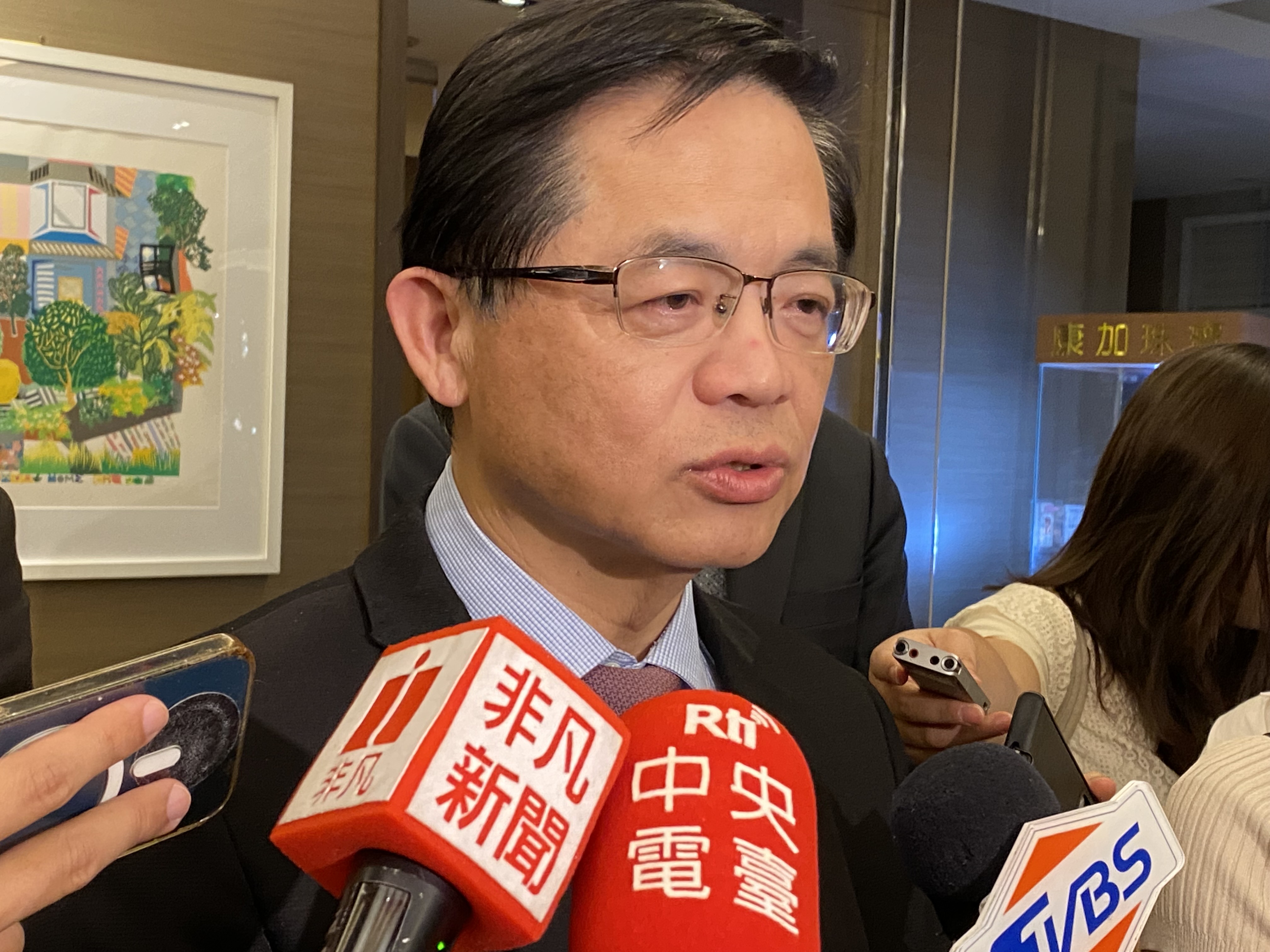 交通部長李孟諺11日出席第70屆航海節慶祝大會後，接受媒體聯訪。(吳琍君 攝)