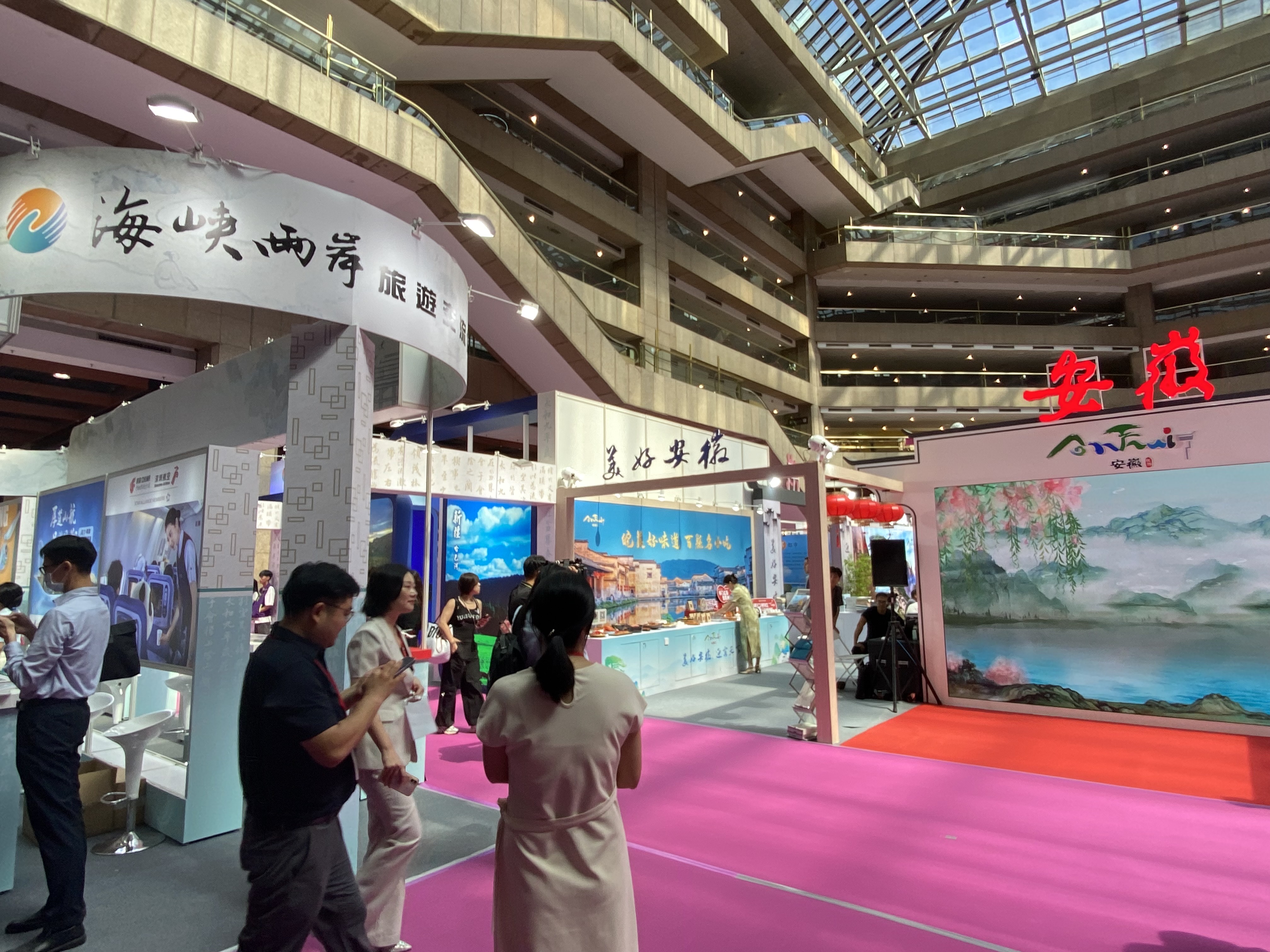 「2024海峽兩岸台北夏季旅展」12日起一連4天，在台北世貿一館盛大登場。(吳琍君攝)