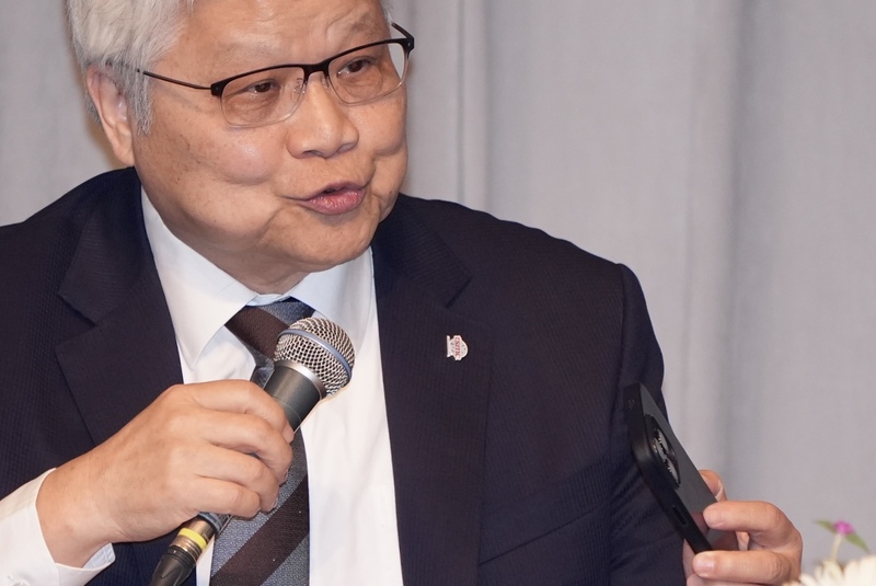 法人關注台積電已宣布擴大對美投資，課稅能否獲得美方豁免。不過，台積電董事長魏哲家強調，關稅的談判是國家之間的事情，而台積電會尊重談判的結果。(圖：中央社)