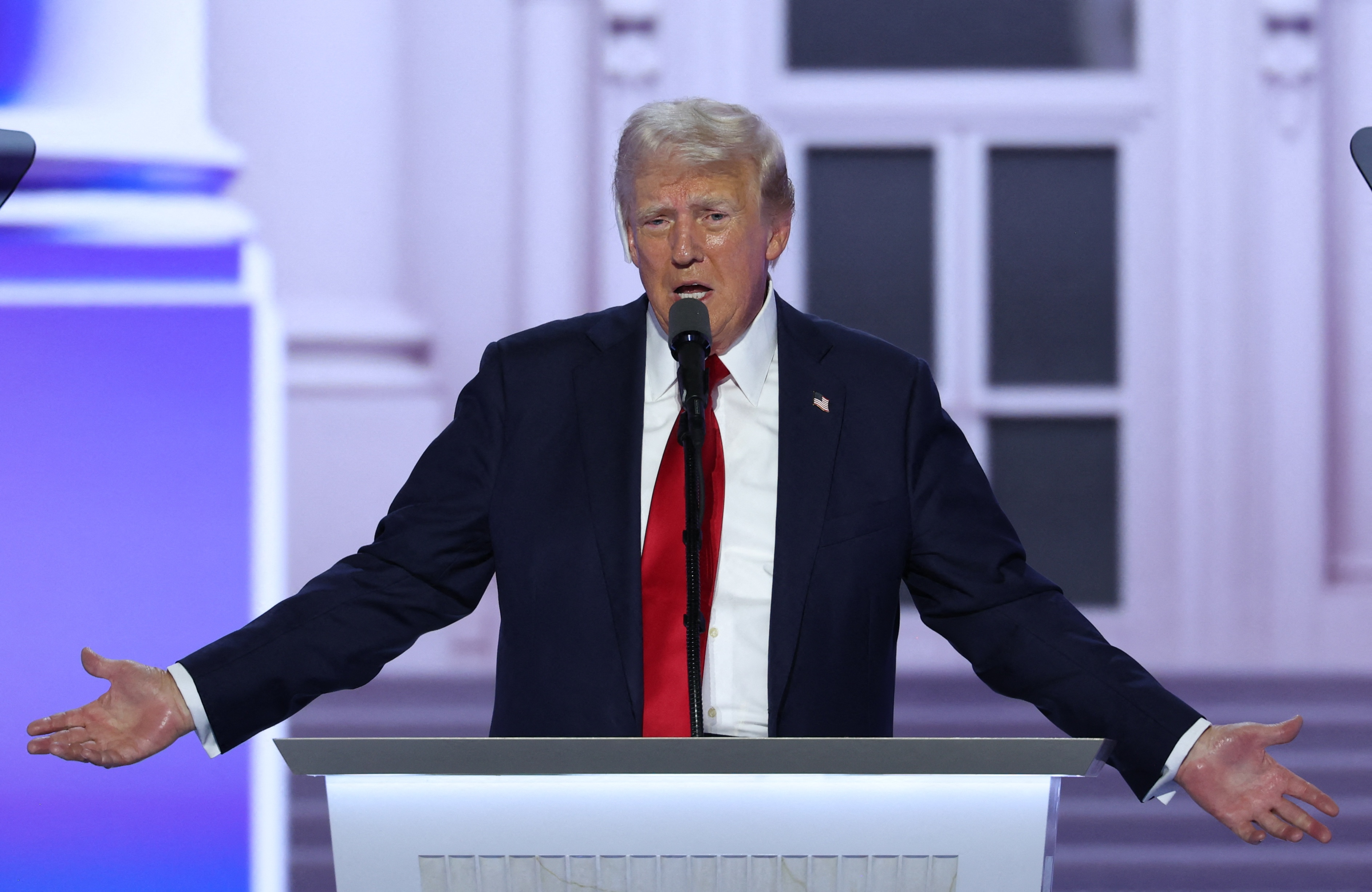 美國前總統川普(Donald Trump) 18日晚間在共和黨全國代表大會(RNC)發表演說，正式接受總統候選人提名。(路透社/達志影像)