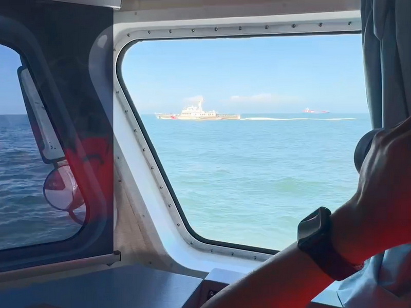 海巡署表示，中國海警船侵擾金門海域至今達60次，這類侵擾行為已經成為常態。(圖取自海巡署提供畫面)