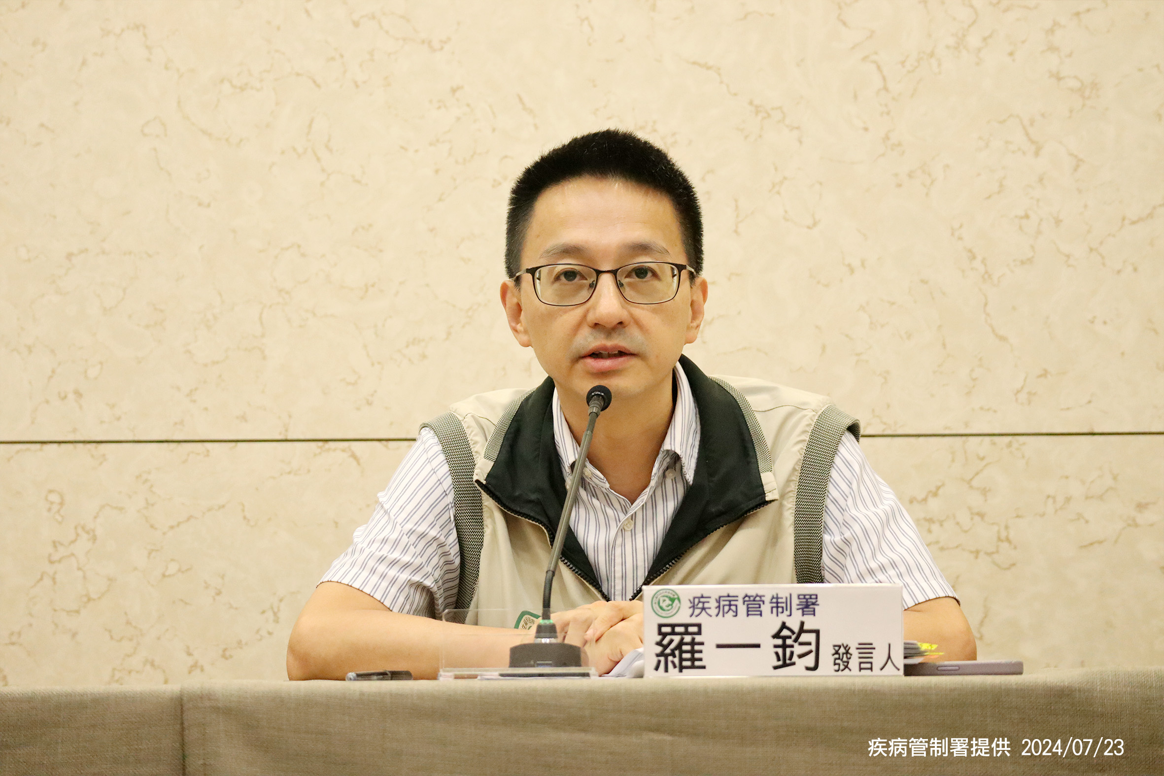 羅一鈞23日表示，日本新冠疫情連10週上升，籲國人前往旅遊前先打XBB疫苗。(疾管署提供)