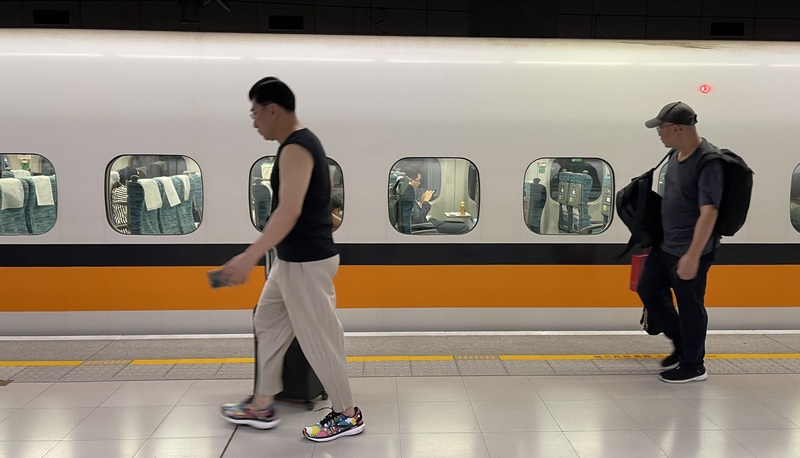 颱風來襲，台灣高鐵2日宣布，明天下午2時前南部路段暫停營運，台中以北每小時發2班次；下午2時起全線恢復營運。 (圖：中央社)