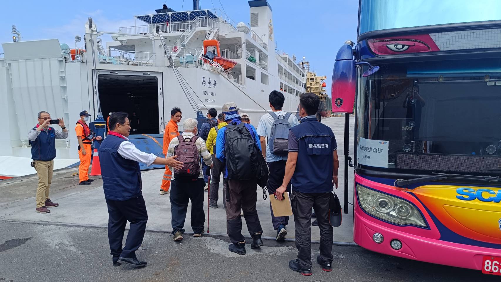 新台馬輪在0403強震時投入蘇花疏運的資料照。(航港局提供)
