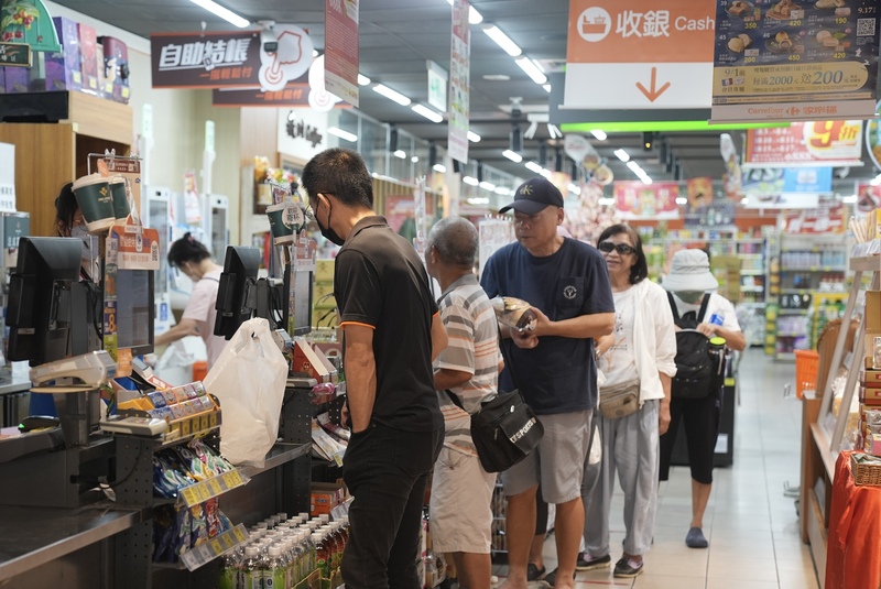 中央大學台經中心發布2月消費者信心指數(CCI)總指數為72.59點，月增0.05點，終止連續4個月下跌。資料照。(圖：中央社)