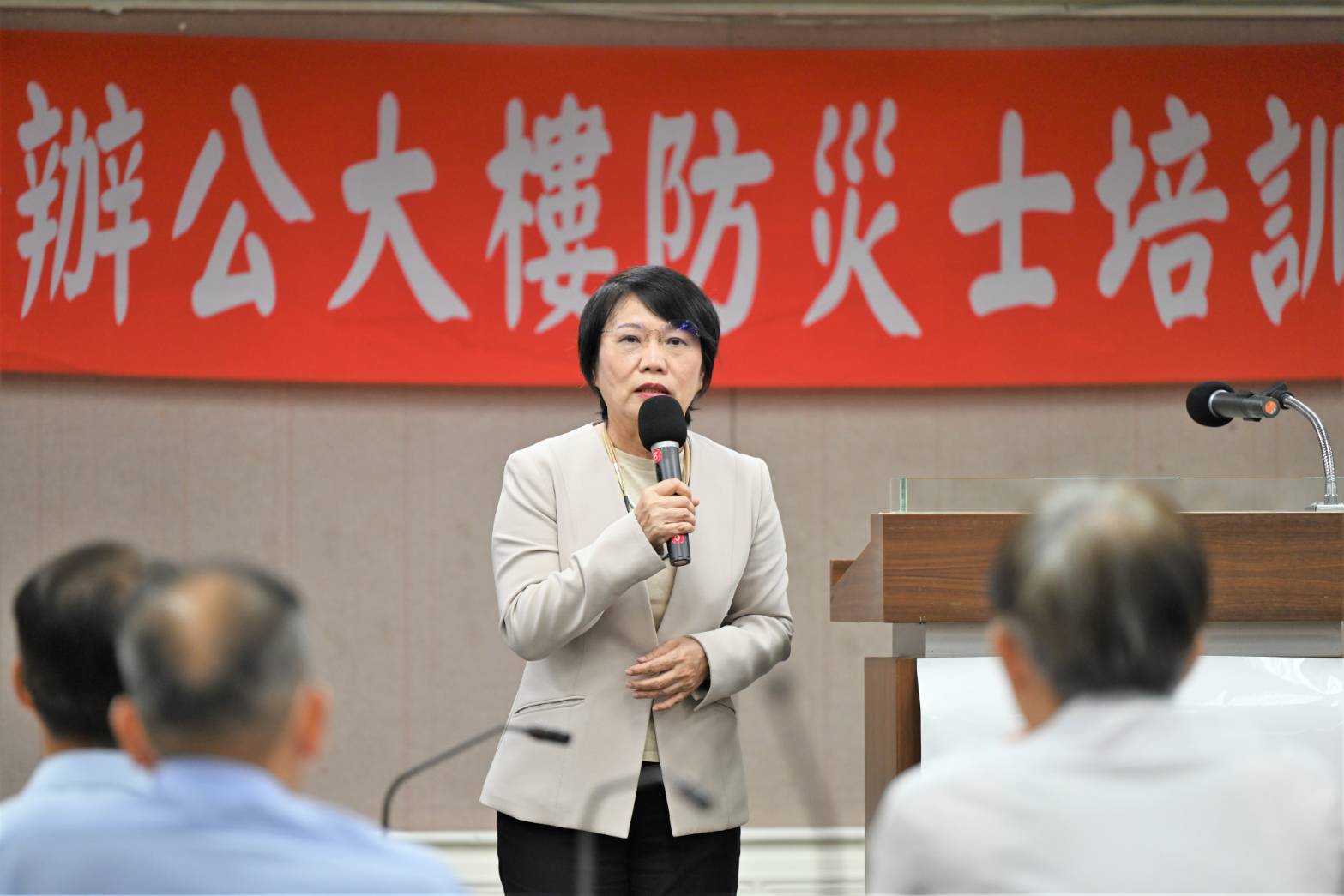 內政部長劉世芳主持「113年度中央聯合辦公大樓防災士培訓」開訓典禮。(內政部提供)