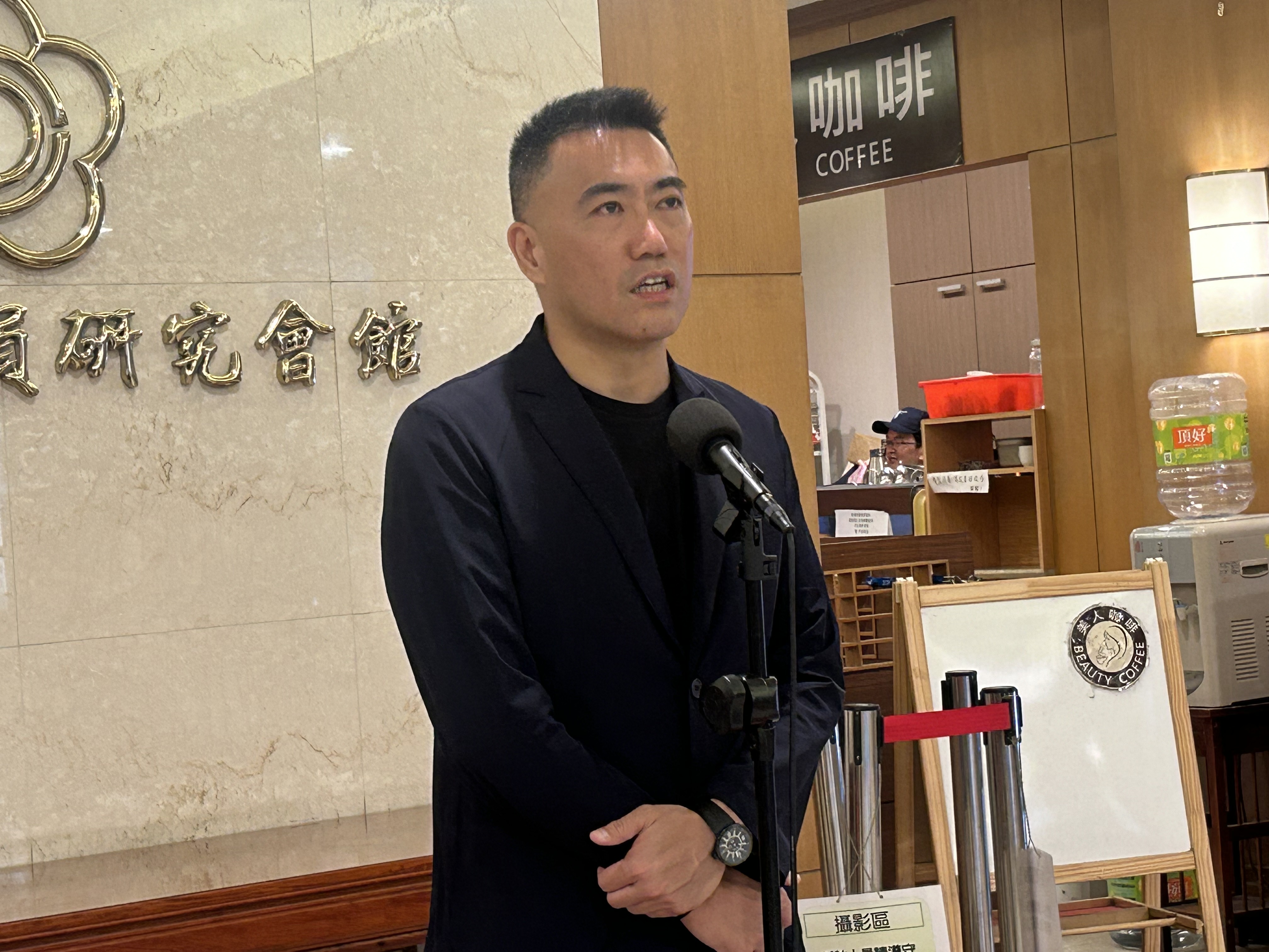 國民黨立委林沛祥今天(5日)在立法院中興大樓一樓接受媒體採訪。(趙婉淳 攝)