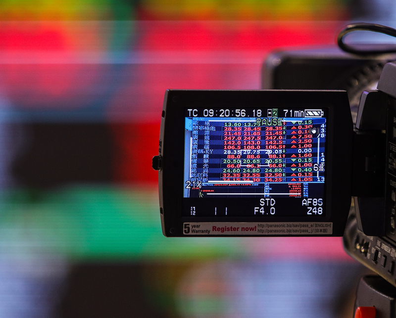 美國科技類股跌勢收斂，台指期延續夜盤反彈氣勢，上漲逾800點，台股加權指數6日跳空開高，早盤勁揚逾790點，收復20000點大關，早盤來到20621點。 (圖：中央社)