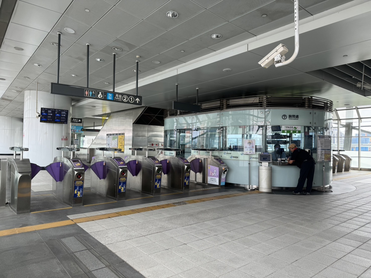 機場捷運3日取消直達車及加班車班次，普通車則維持15分鐘班距，預辦登機及行李託運服務也全天暫停。(Rti資料照)