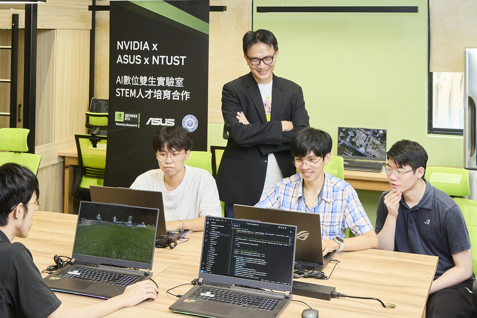 AI數位雙生實驗室的強大引擎分別是GeForce RTX AI 筆記型電腦與華碩ROG Strix G17，將成為師生們學習AI運算的最佳利器。（NVIDIA提供）