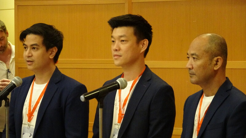 泰國人民黨主席納塔彭（中）。 (圖：中央社)