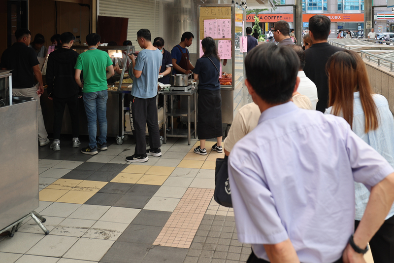 勞動部13日發布113年第3次人力需求調查結果概況，預計人力需求增加情況創13年來次高水準，而服務業人力需求已連續8季高於工業部門。 (圖：中央社)