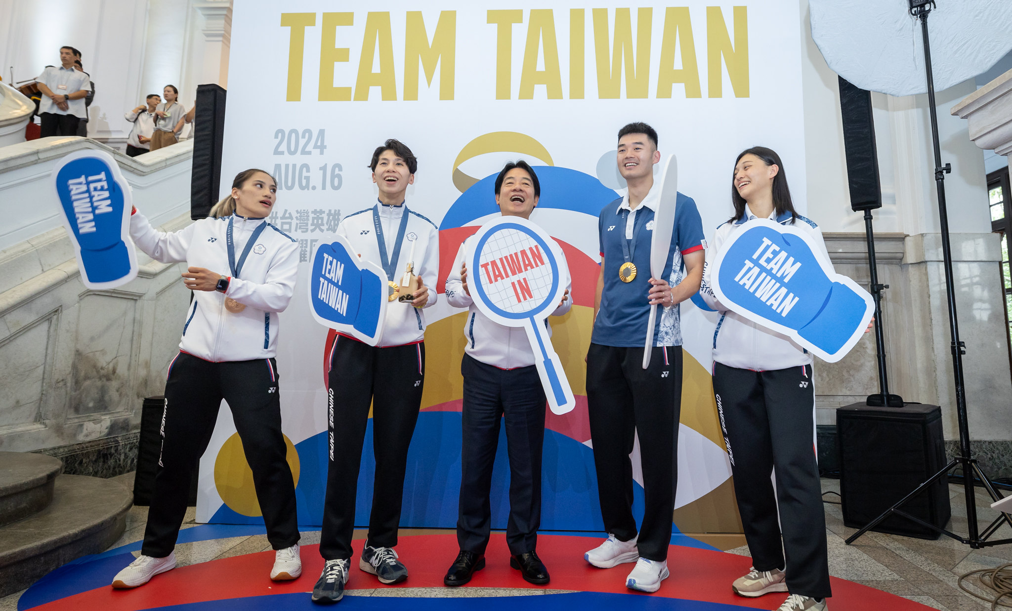 賴清德總統16日在總統府接見巴黎奧運台灣代表團，拳擊金牌林郁婷及羽球男雙金牌王齊麟致詞時都感謝國人的支持及教練、後勤團隊的支援。(圖：總統府flickr)