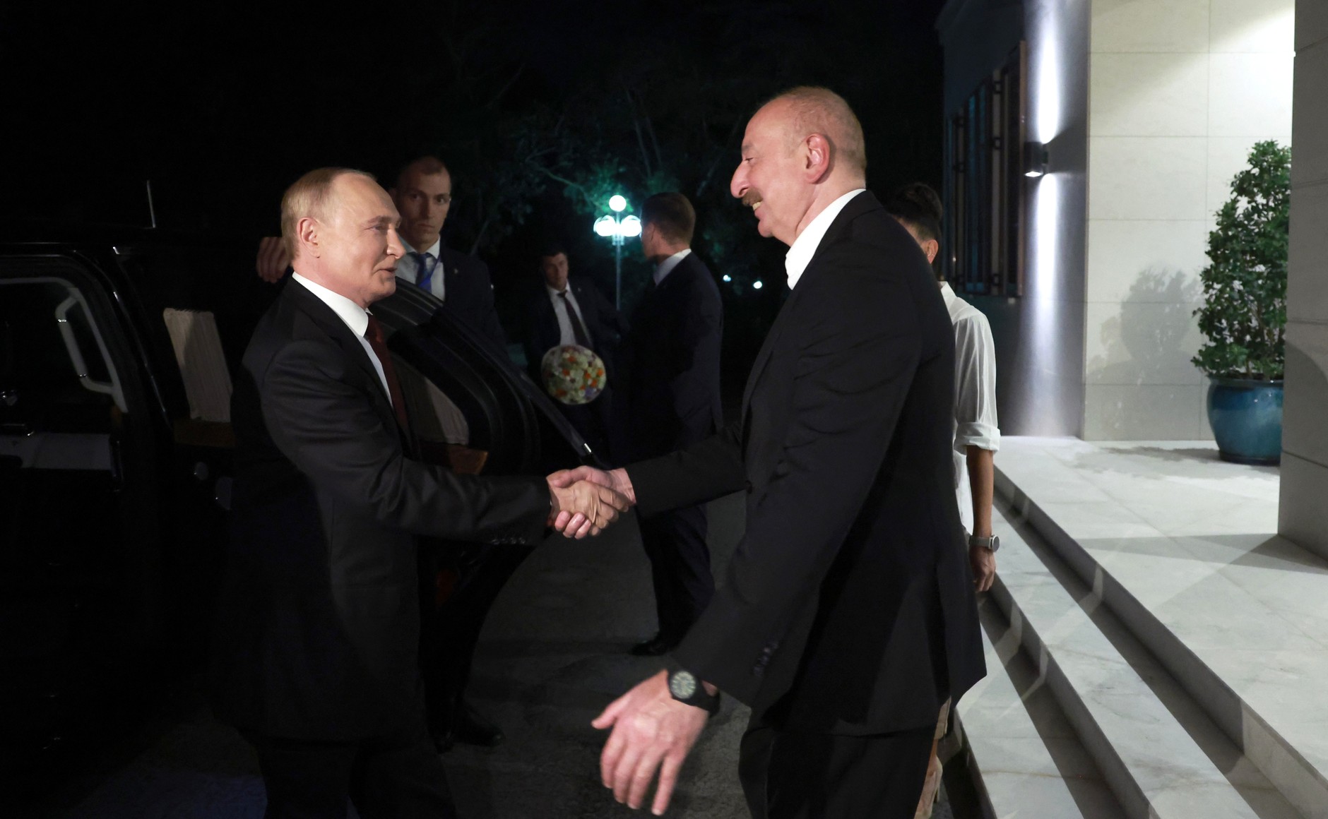 俄羅斯總統蒲亭(Vladimir Putin)18日抵達亞塞拜然，展開為期2天的國是訪問。 (圖:克宮)