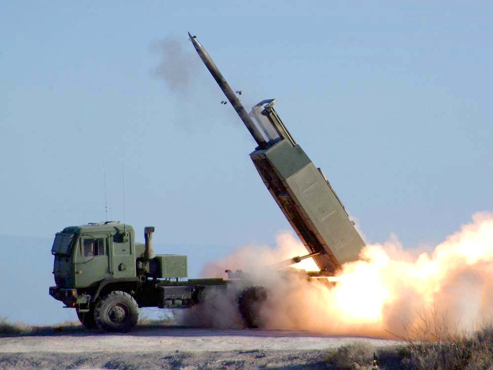 烏軍聲明中表示使用了美國製造的「海馬士多管火箭系統」(HIMARS)。這是烏克蘭首次正式聲稱使用西方武器進行這場史無前例的攻擊。（圖：維基百科）