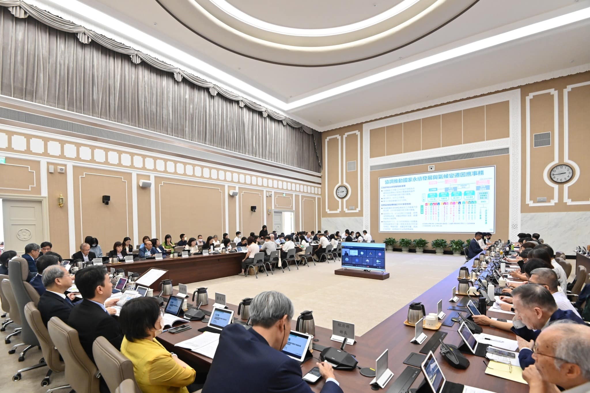行政院會28日通過「新世代打擊詐欺策略行動綱領2.0版」，將於明年1月實施。資料照。(翻攝自卓榮泰臉書)