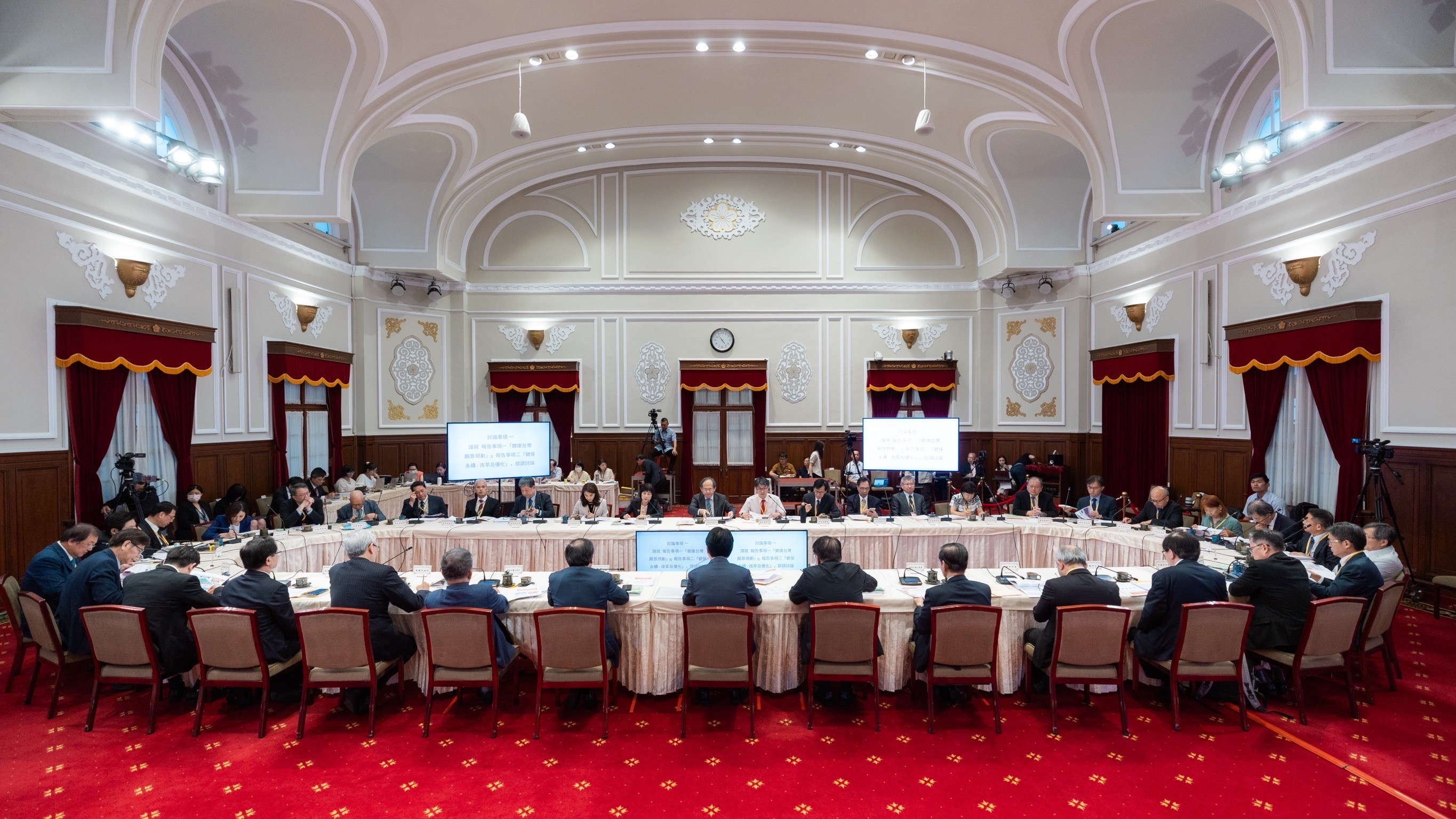 總統府「健康台灣推動委員會」28日召開第二次會議，衛福部次長林靜儀在會中報告「提升民眾心理健康韌性」。(總統府提供)