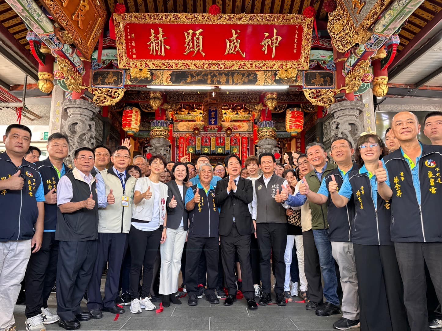 賴清德總統今天(25日)前往台南下大道良皇宮參香暨揭匾，並跟鄉親讚賞超微董事長暨執行長蘇姿丰，提到AMD研發據點將有利台南發展。(圖取自台南市議會議長邱莉莉臉書)
