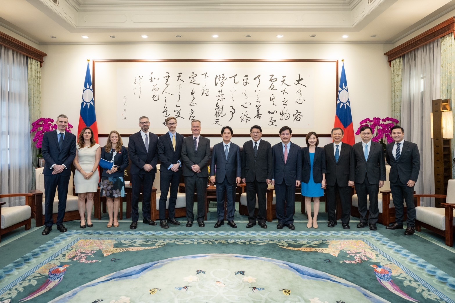 賴清德總統26日上午接見英國在台辦事處代表鄧元翰(John Dennis)。(圖：總統府)