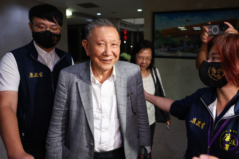 京華城容積案，被告威京集團主席沈慶京（左2）。 (圖：中央社檔案照)