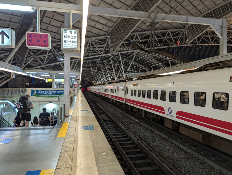 因應台北與台中地區旅客需求，台鐵春節期間將加開台北至台中直達列車共39列次。(圖：中央社)