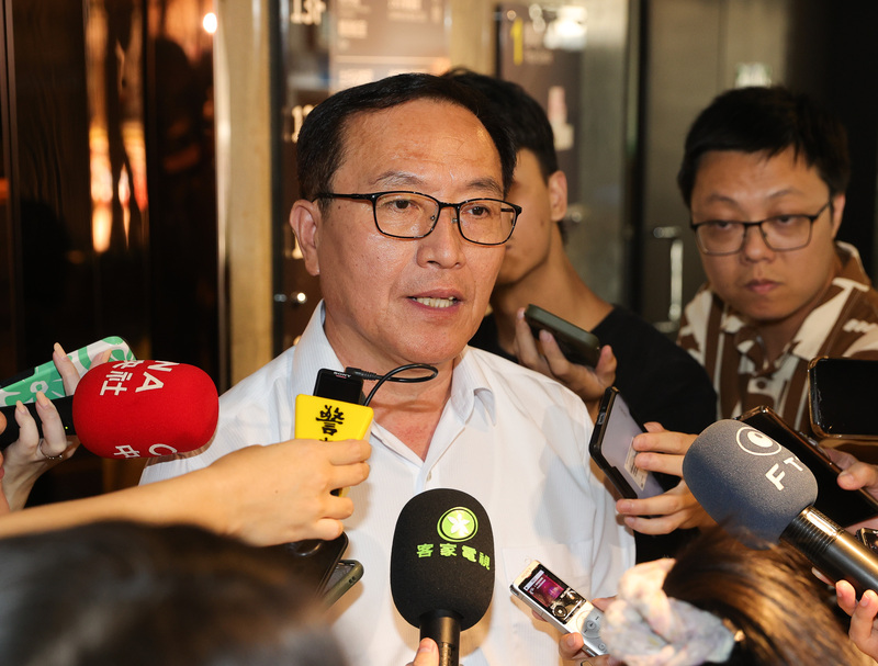 全國產業總工會理事長戴國榮(前中)。資料照。(圖：中央社)