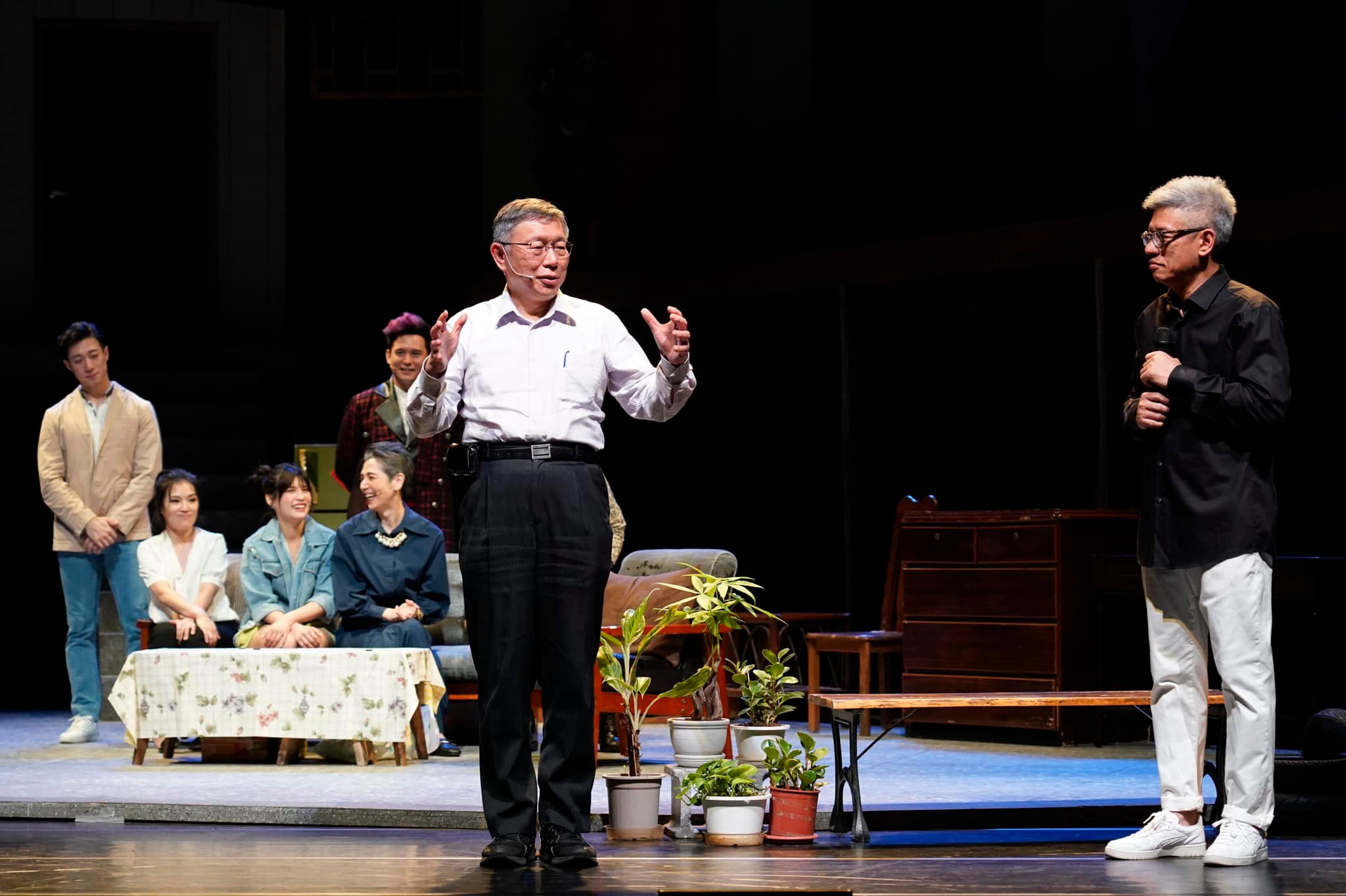 民眾黨主席柯文哲原訂9月中參與全民大劇團《倒垃圾》音樂劇演出，但因為柯文哲遭羈押確定登不了台，劇團公告受理退票。(資料照片／全民大劇團提供)