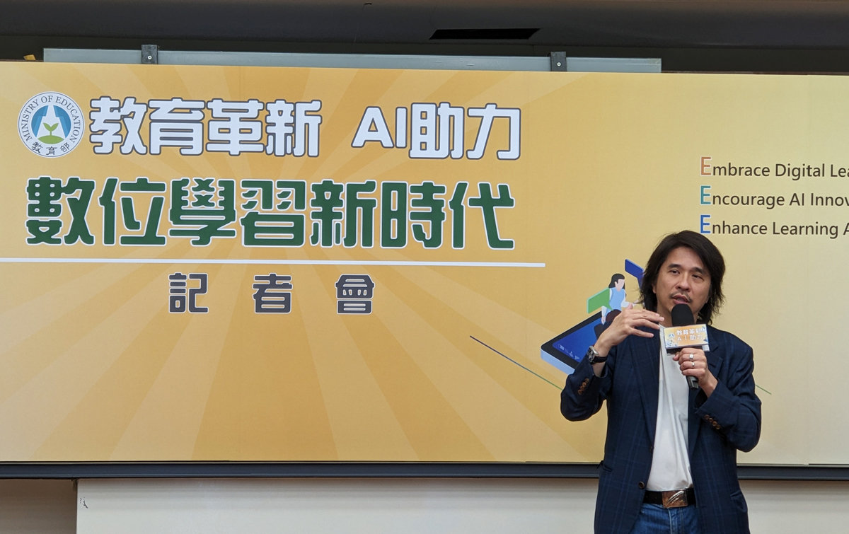 教育部5日舉辦「教育革新 AI助力：數位學習新時代」記者會，次長葉丙成出席說明AI教育政策內容。(陳念宜 攝)