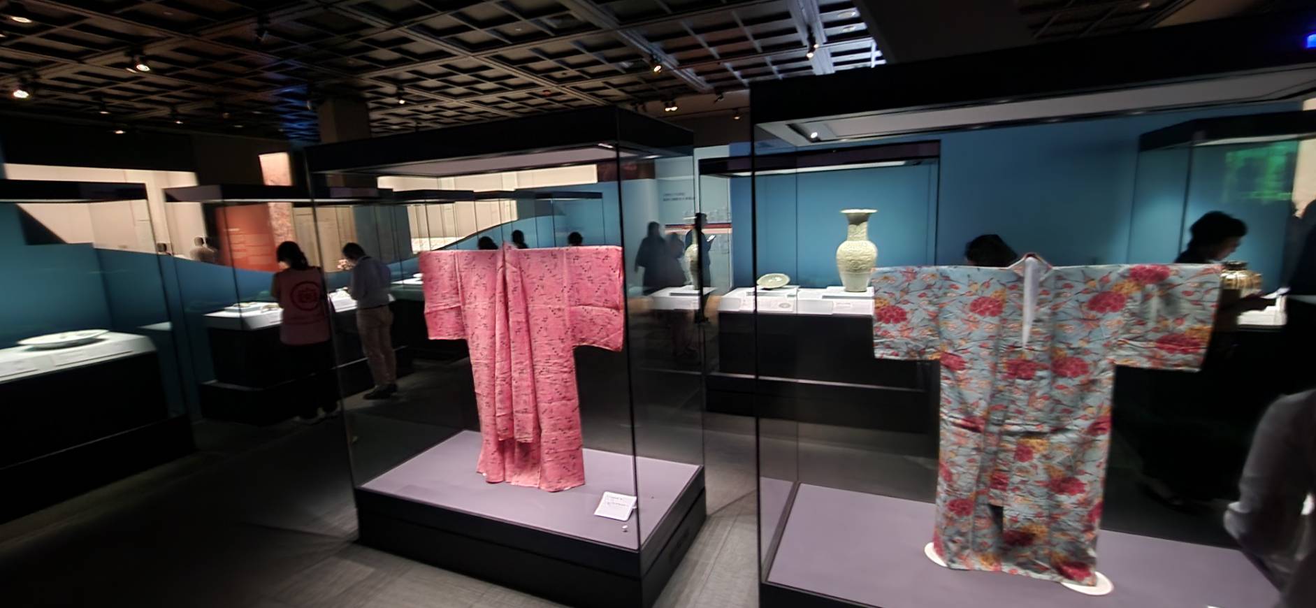 故宮南院9月7日起至12月1日推出「萬國津梁：東亞海上的琉球」特展，藉由154組件珍貴文物，帶領民眾從多元角度，一窺15世紀至19世紀「琉球王國」豐富的藝術文化。(江昭倫 攝)