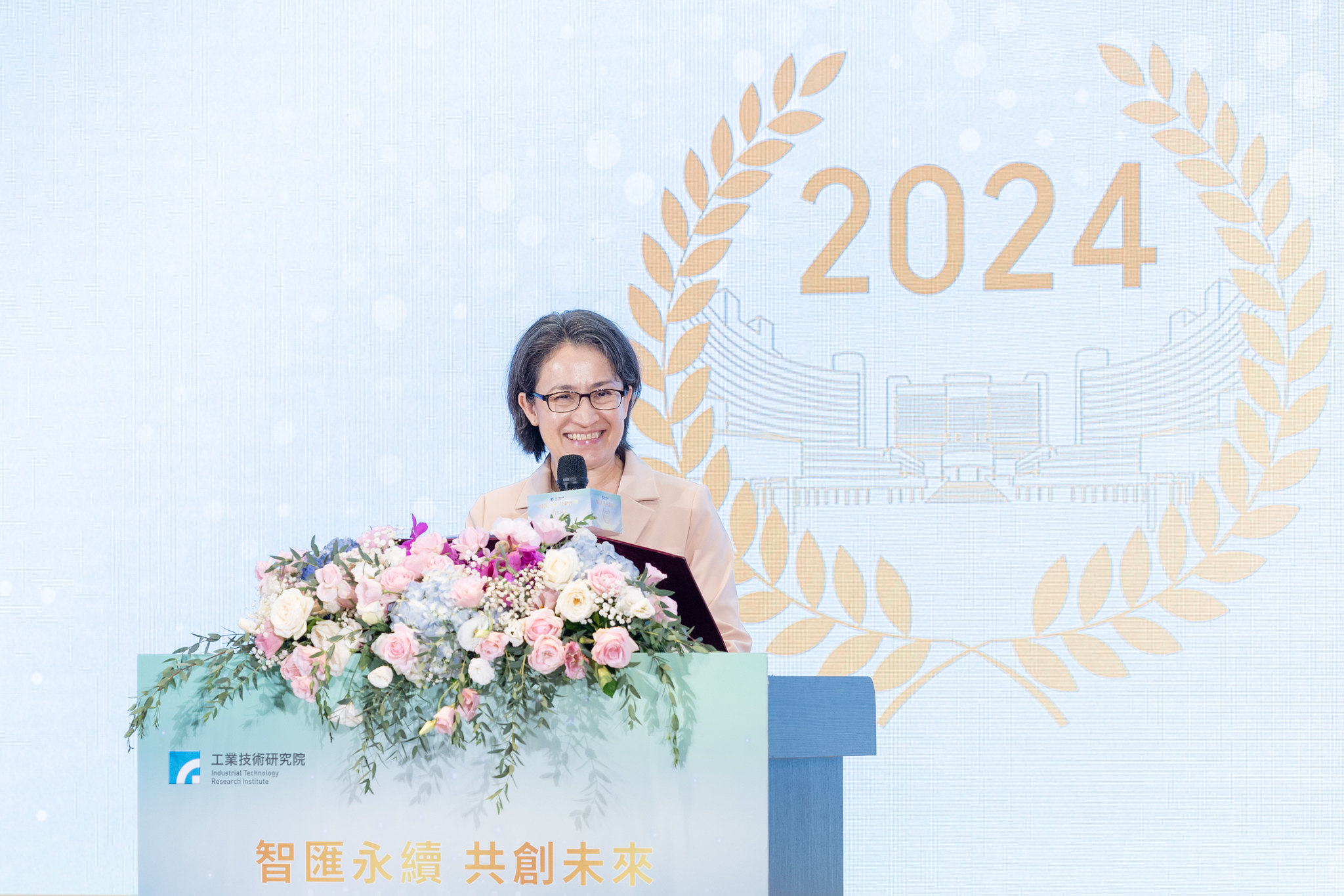 副總統蕭美琴6日參加工研院院士授證典禮時表示，她要對工研院院士們、科學家、業界先進們，不只是讓世界看到台灣，更能讓世界尊敬且少不了台灣。(圖：總統府flickr)