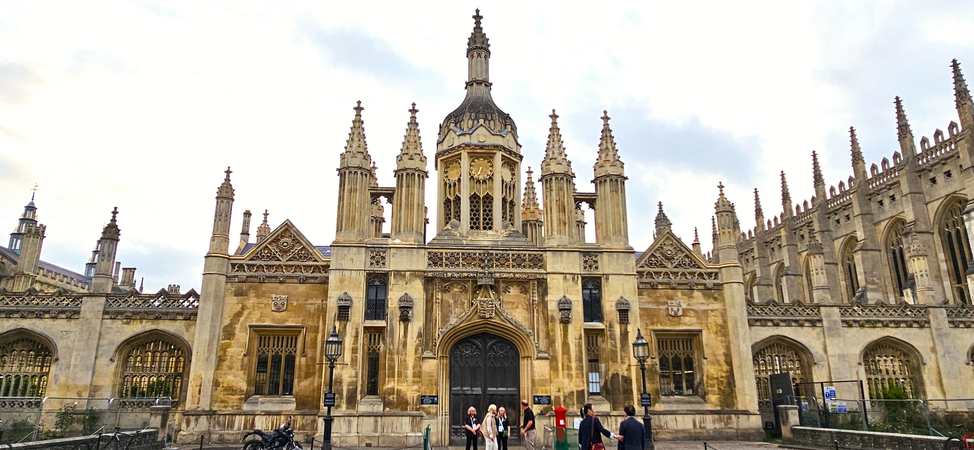 英國大學近年來面臨財務危機，恐連帶影響其教學與競爭力。圖為劍橋大學國王學院(King's College)，中國著名詩人徐志摩，二戰期間破解德國納粹密碼的英國知名數學家圖靈(Alan Turing) 都曾在這裡就讀。（黃貞貞 攝）