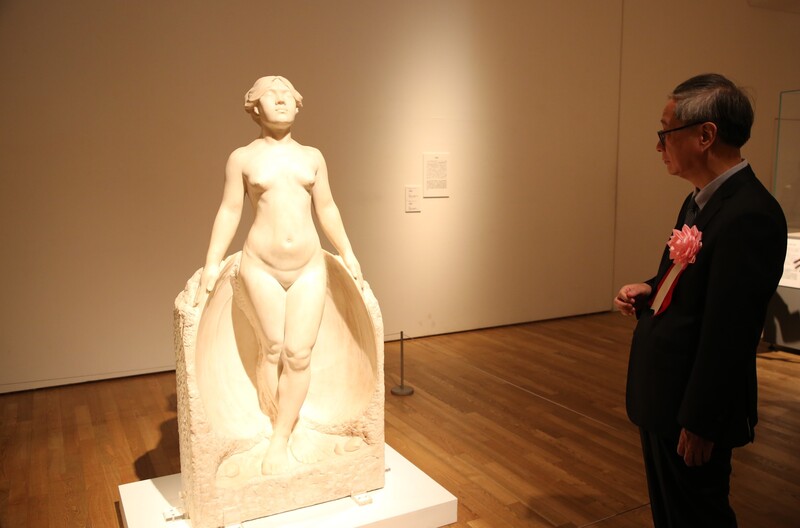 文化部長李遠表示，黃土水1915年至1922年間在日本東京美術學校（現為東京藝術大學）學習，和他一樣的年輕人在當年有很多，後來都成為台灣藝術史上重要的藝術家，黃土水的作品「甘露水」這次返回其母校的意義重大。 (圖：中央社)