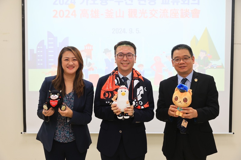 高雄市政府觀光局9日宣布，韓國濟州航空預計於10月17日復飛「高雄－金浦」航線，並於10月29日首航「高雄－釜山」航線。圖為高市府團隊日前在韓國行銷觀光。(圖：中央社)