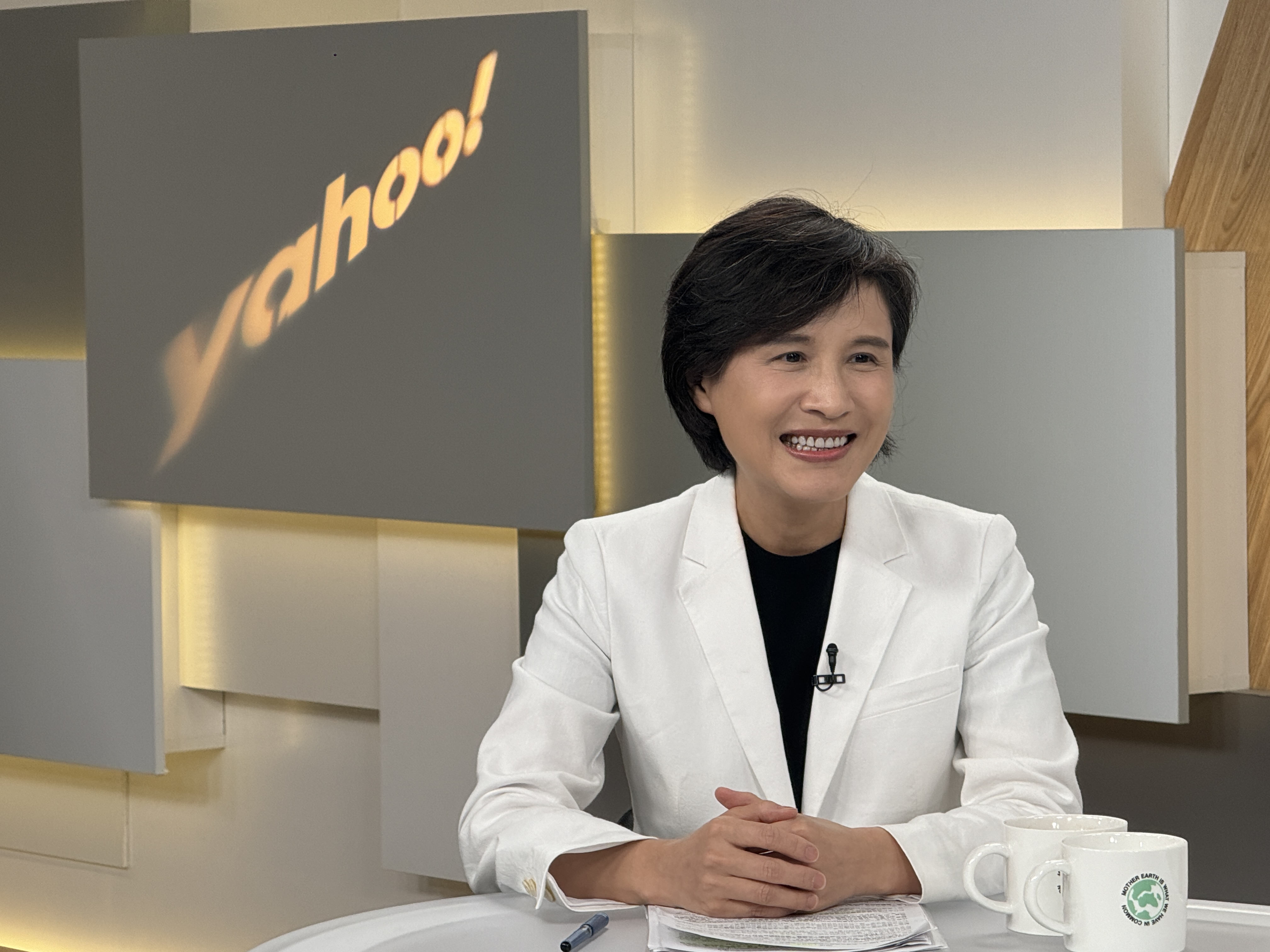 行政院副院長鄭麗君11日接受網路節目專訪時表示，民主社會面對司法案件就是「尊重司法、勿枉勿縱」，這是民主基本價值。(「齊有此理」節目提供)