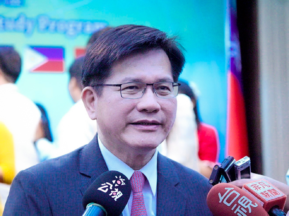 外交部長林佳龍13日上午受訪表示，台灣與史瓦帝尼邦誼穩固 (央廣記者王照坤 攝)