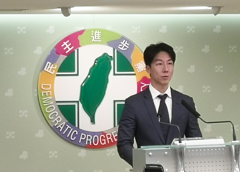 民進黨發言人吳崢。（劉玉秋 攝）