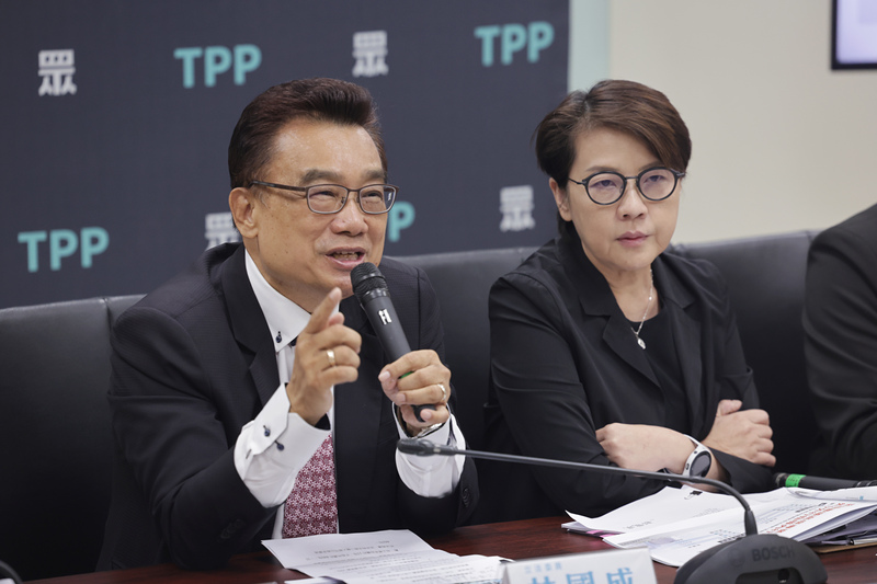 針對民眾黨代理黨主席問題，民眾黨立委林國成（圖左）13日受訪時強調，目前為止，黨內都沒討論代理黨主席的問題。資料照。(圖：中央社)