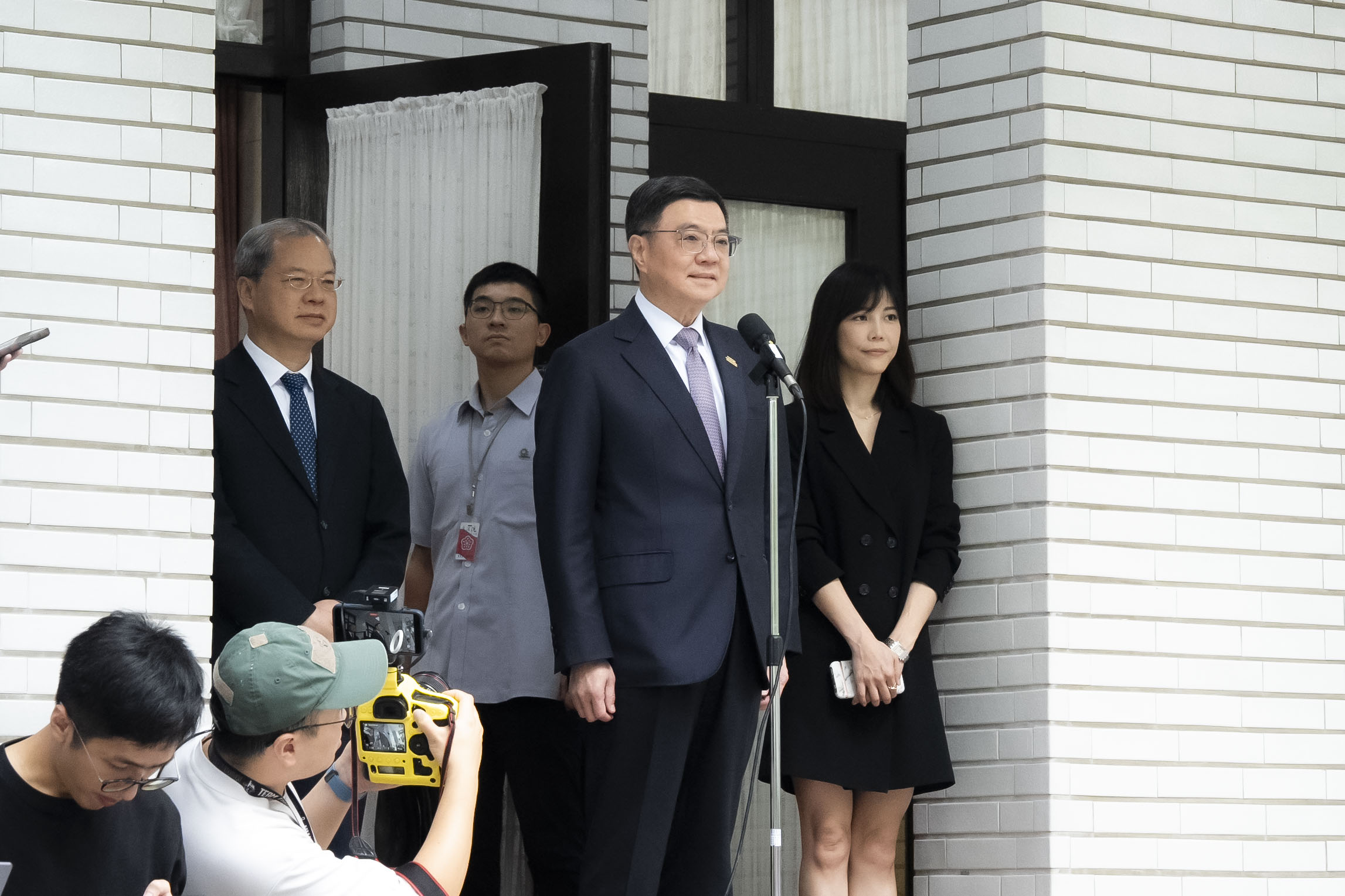 立法院新會期開議，行政院長卓榮泰20日在立法院受訪時表示，國會監督政府天經地義，但希望行政、立法兩院平和的互動。並強調國會是人民的希望，不是朝野的戰場。(記者楊仁翔 攝)